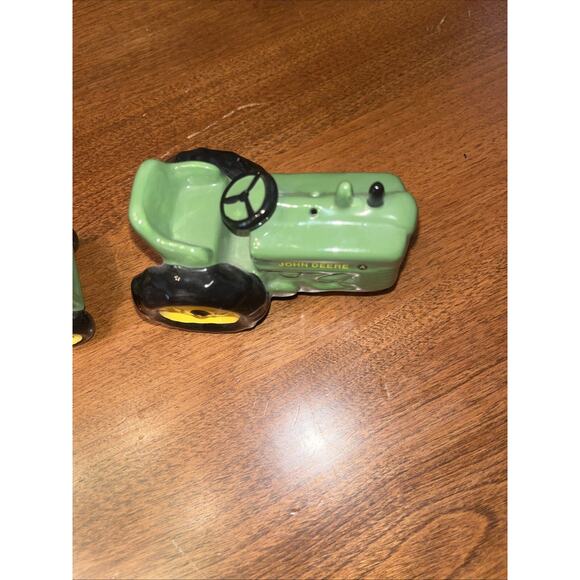 John Deere Tractor Hay Salt And Pepper Shakers - Picture 2 of 4